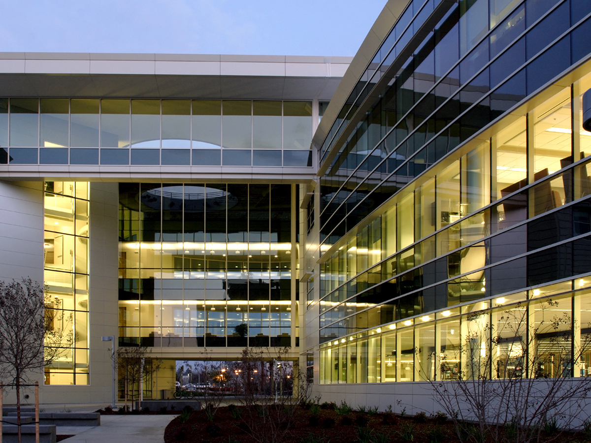 An office building with an empty parking lot.